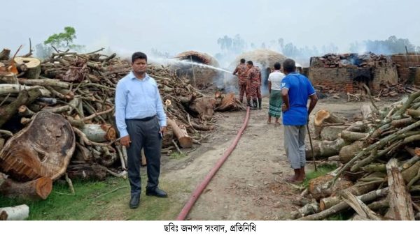 গাইবান্ধার সাঘাটায় কয়লা কারখানায় অভিযানে ইউএনও