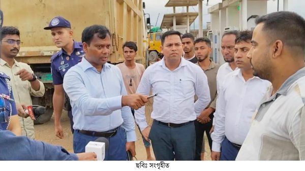 কোম্পানীগঞ্জের ক্রাশার মিলে অভিযান চালান ডিসি মো: সারোয়ার আলম