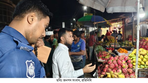 মুরাদনগর আল্লাহ চত্ত্বরে ফুটপাত দখলমুক্ত করতে মোবাইল কোর্ট