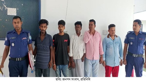সদরপুরে ২০ পিচ ইয়াবাসহ গ্রেপ্তার ৪