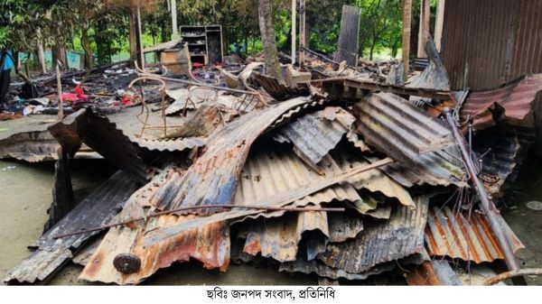 চৌদ্দগ্রামে বেড়াতে যাওয়া দম্পতির ঘরে আগুন, থানায় অভিযোগ