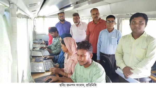 ফুলবাড়িতে যুব উন্নয়ন অধিদপ্তরের ভ্রাম্যমাণ কম্পিউটার ও নেটওয়ার্কিং প্রশিক্ষণের উদ্বোধন