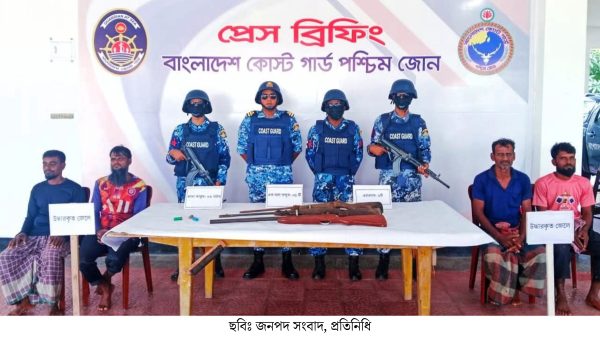 সুন্দরবনে অভিযানে ৪ জেলে উদ্ধার, বনদস্যু বাহিনীর ২ সদস্য আটক