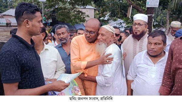 ঝালকাঠিতে বিএনপির লিফলেট বিতরণ ও গণসংযোগ করলেন সেলিম রেজা