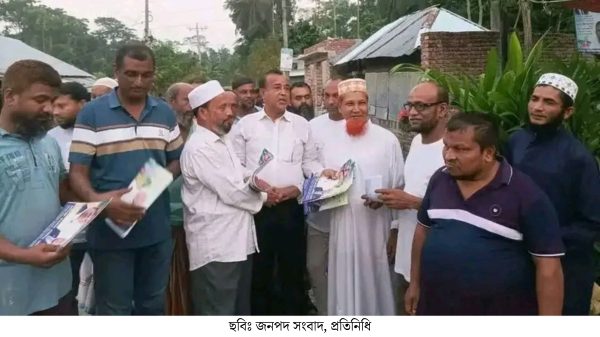 রাজাপুরে সেলিম রেজা’র পক্ষ থেকে ৩১ দফার লিফলেট বিতরণ