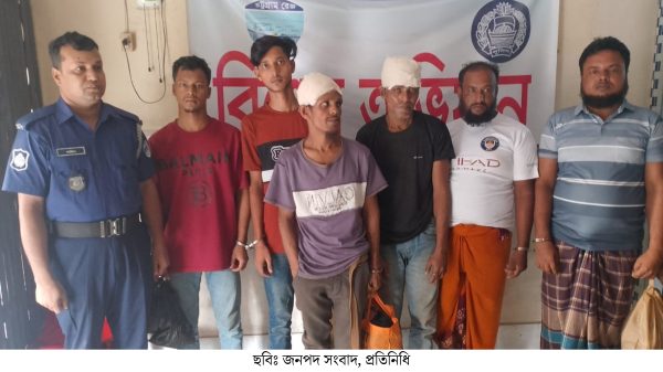 গণধোলাই দিয়ে ৩ ডাকাতকে পুলিশে সোপর্দ