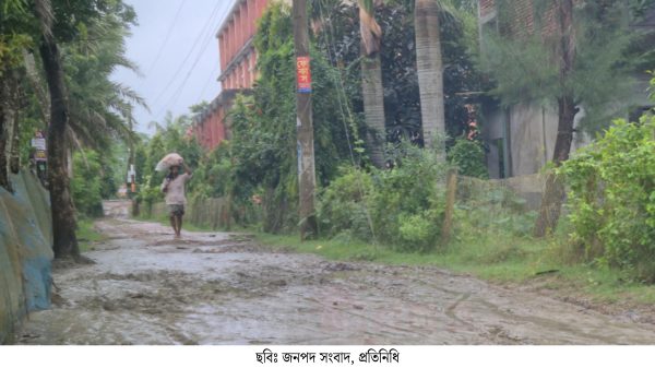 উন্নয়নের ছোঁয়া লাগেনি কুয়াকাটার পূর্ব আলীপুর-আজিমপুর সড়কে, ভোগান্তিতে প্রায় ১০ হাজার মানুষ
