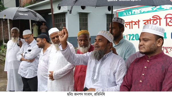 বৃষ্টির মধ্যেও জনতার ঢল মরহুমা নার্গিস বেগমের জানাযা অনুষ্ঠিত