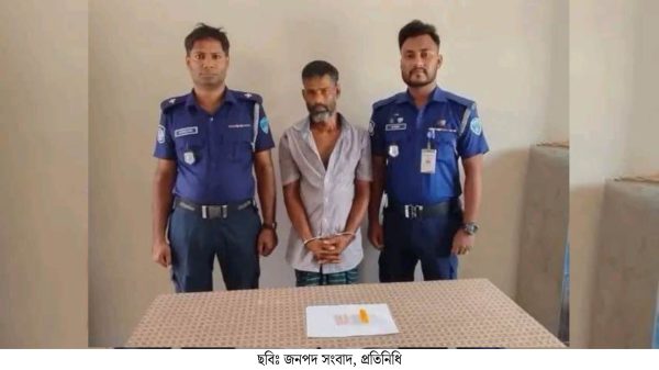 সন্দ্বীপে আন্তঃজেলা ডাকাত দলের সদস্য ইয়াবাসহ গ্রেফতার