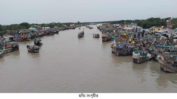 কুয়াকাটায় মৌসুমি বায়ুর প্রভাবে টানা বৃষ্টি, জনজীবনে স্থবিরতা