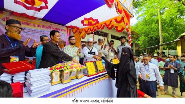 দেবিদ্বারে ভৈষেরকুট মানবকল্যাণ সংগঠনের উদ্যোগে “গুণীজন সংবর্ধনা ও বই বিতরণ”
