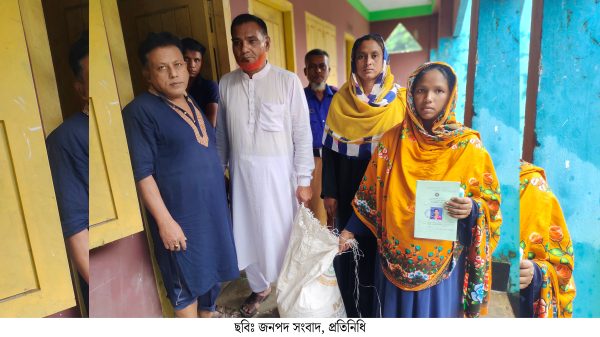 শিবগঞ্জে ভিডব্লিউবি কর্মসূচির চাল বিতরণ